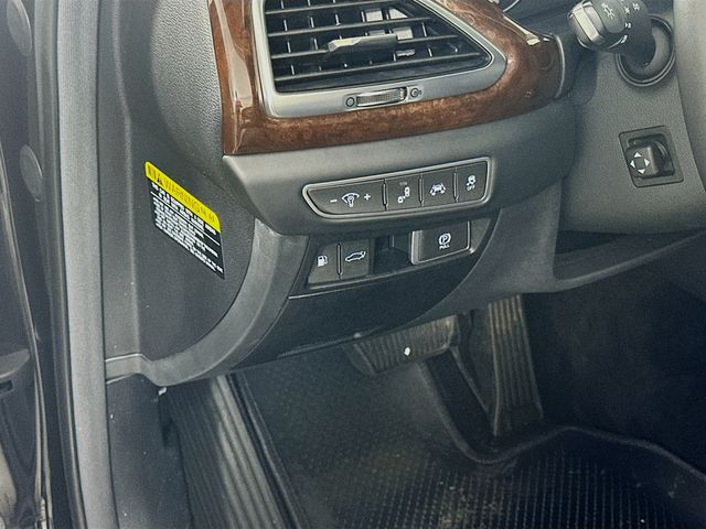 Thumbnail: 2019 Genesis G90 - 10