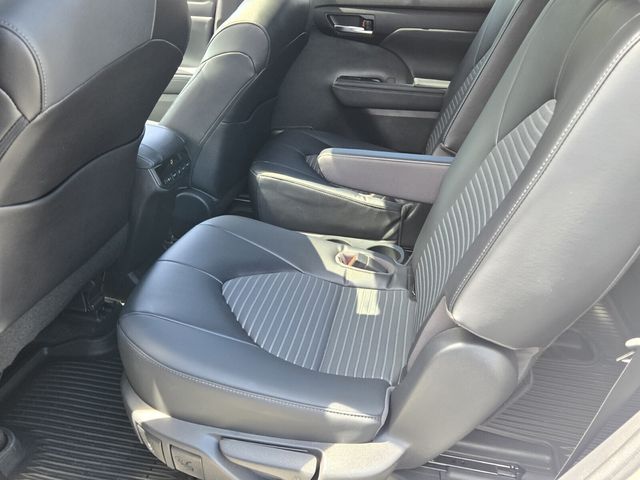 2023 Toyota Highlander - $37,999