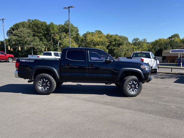 2017 Toyota Tacoma TRD Off-Road 2