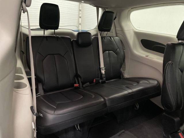 2023 Chrysler Pacifica Touring L photo