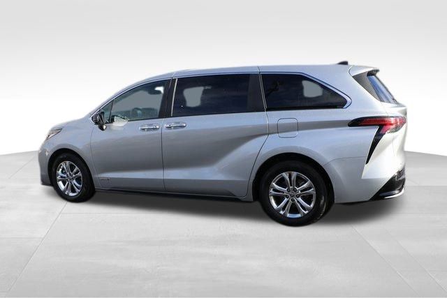 2021 Toyota Sienna XSE 22