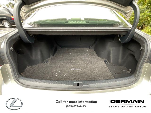 2016 Lexus IS 300 photo 19