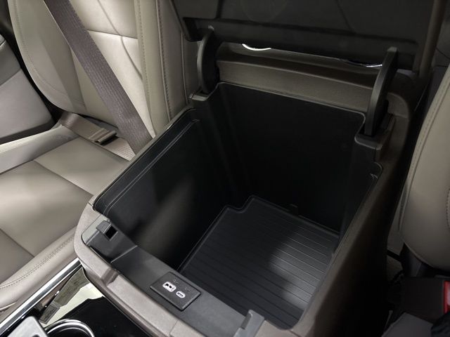 2025 Chevrolet Suburban LT photo