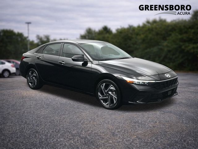 Abyss Black 2025 Hyundai Elantra Sedan Front-Wheel Drive Continuously Variable Transmission