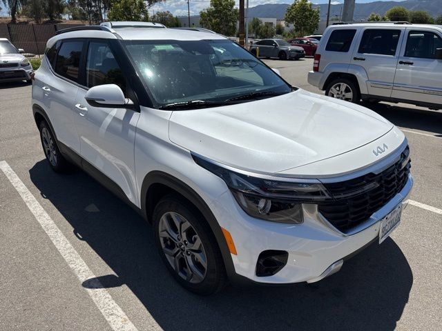 Snow White Pearl 2024 Kia Seltos S FWD SUV / Crossover Front-Wheel Drive Continuously Variable Transmission