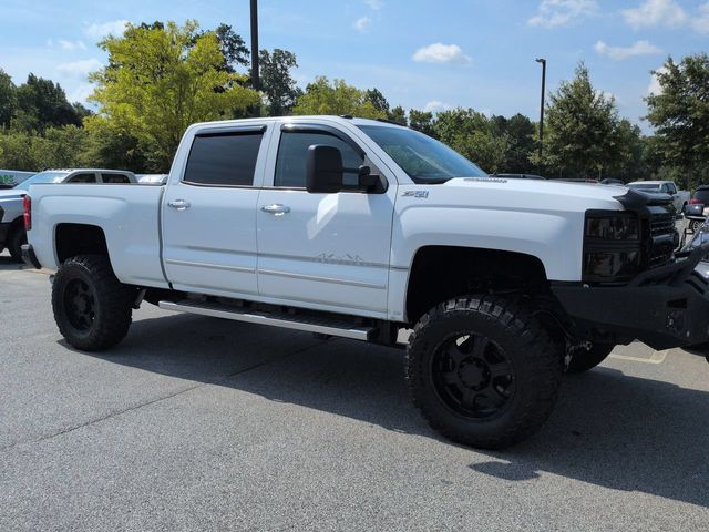 Summit White 2015 Chevrolet Silverado 2500HD Pickup Truck Four-Wheel Drive 6-Speed Automatic