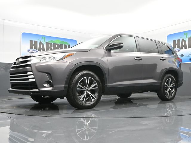 2019 Toyota Highlander LE photo