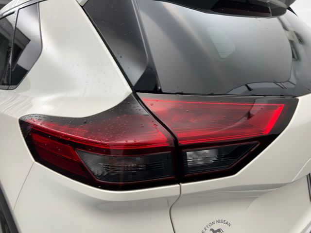 2021 Pearl White Tricoat Nissan Rogue SL AWD SUV