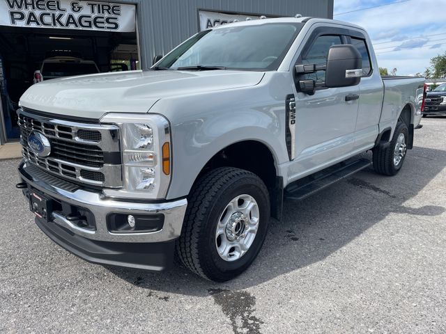 2026 Ford F-350SD XLT - Avalanche exterior view 3