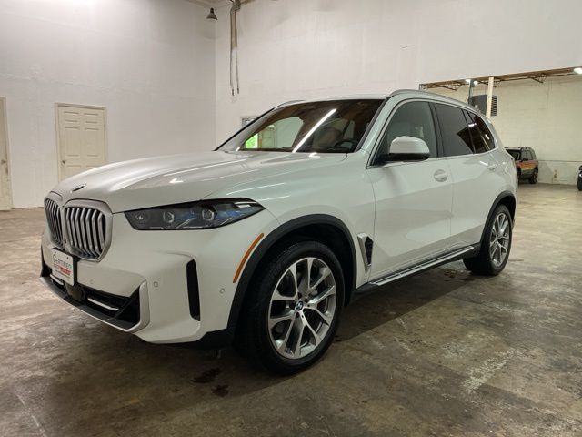 White Metallic 2026 BMW X5 xDrive40i SUV / Crossover All-Wheel Drive 8-Speed Automatic