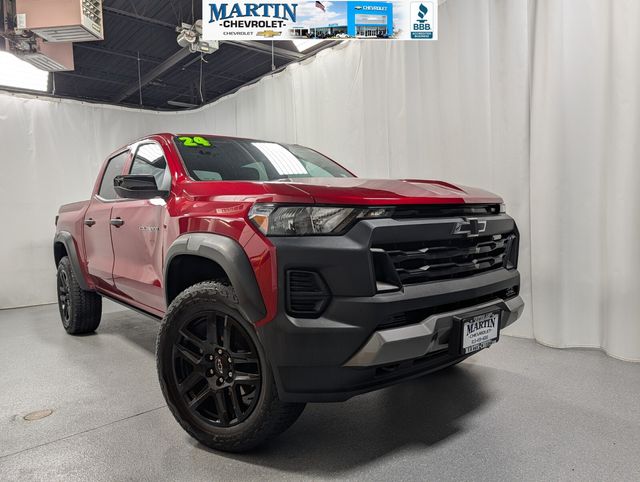 Radiant Red Tintcoat 2024 Chevrolet Colorado Trail Boss Crew Cab 4WD Pickup Truck Four-Wheel Drive 8-Speed Automatic