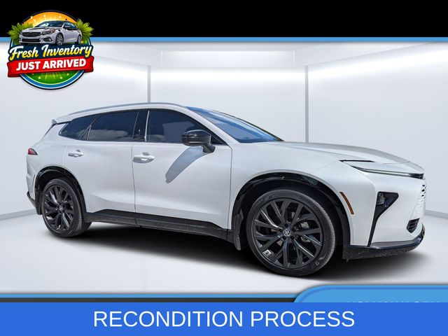 White 2025 Toyota Crown Signia Limited AWD SUV / Crossover All-Wheel Drive Continuously Variable Transmission