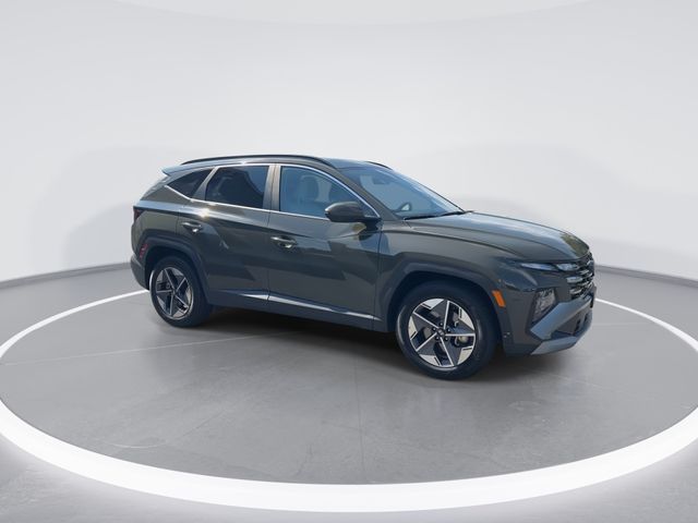 Used 2025 Green Hyundai SEL image 2