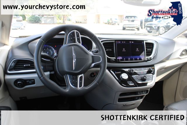 Used 2022 Chrysler Pacifica Van