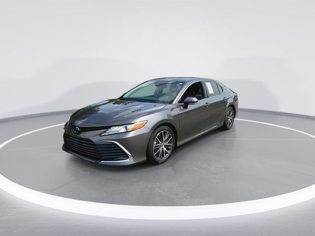 Used 2024  Toyota XLE image 4