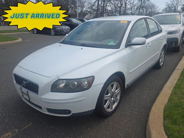 2006 Volvo S40 2.4i Sedan Front-Wheel Drive 5-Speed Automatic