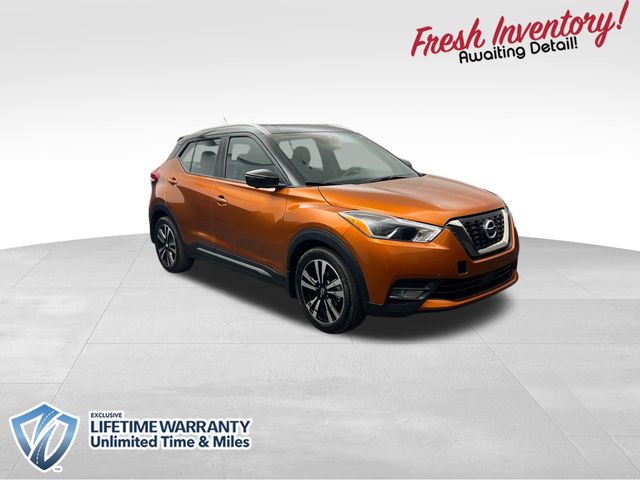 2020 Monarch Orange/Super Black Nissan Kicks SR FWD SUV