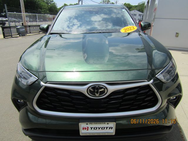 used 2023 Toyota Highlander car, priced at $32,999