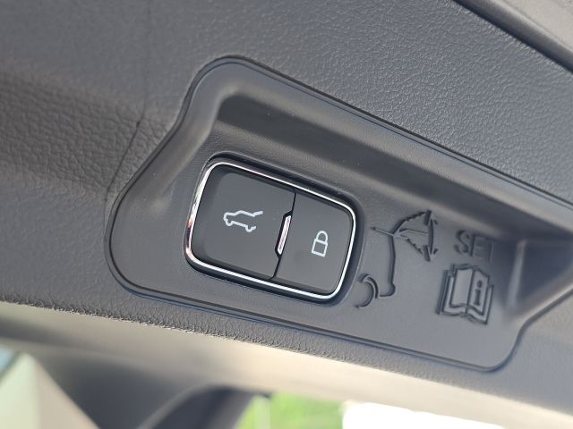 2025 Ford Explorer Active:B02488