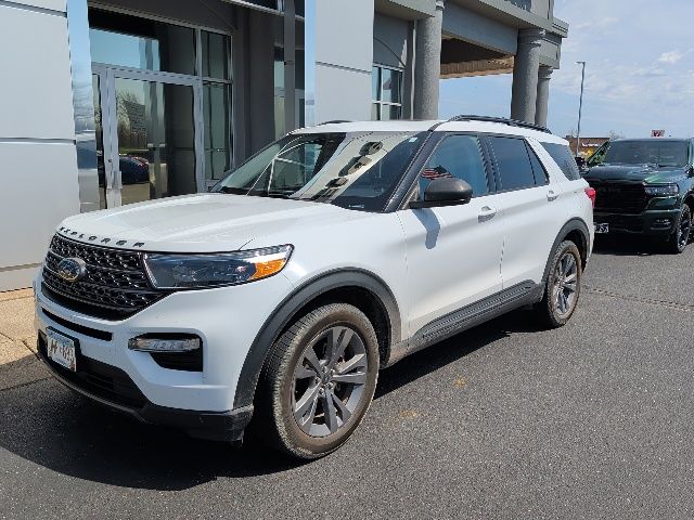 2021 Oxford White Ford Explorer XLT 4X4 SUV