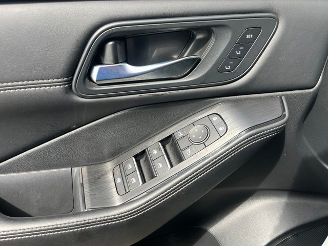 Used 2025 Nissan Rogue SUV