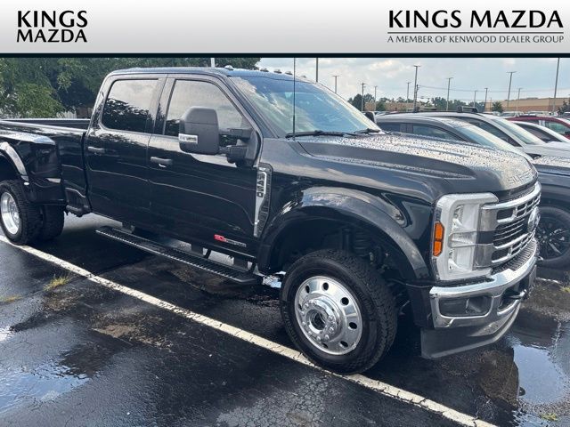 Agate Black Metallic 2025 Ford F-450 Super Duty Pickup Truck Four-Wheel Drive Automatic