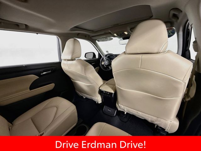 Used 2025 Toyota Highlander SUV