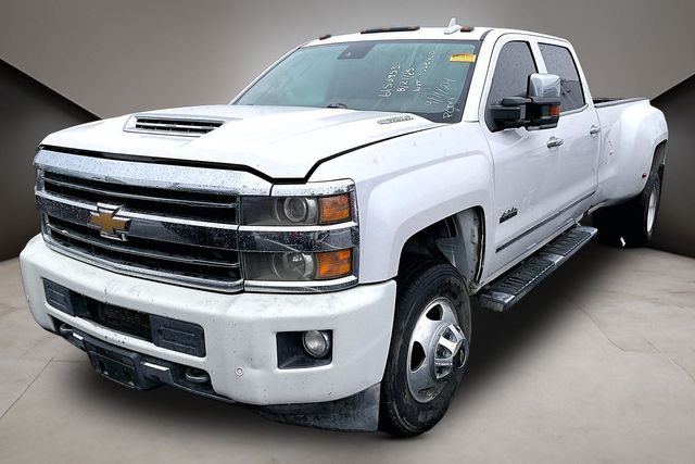 White (Iridescent Pearl Tricoat) 2018 Chevrolet Silverado 3500HD High Country Crew Cab 4WD Pickup Truck Four-Wheel Drive 6-Speed Automatic