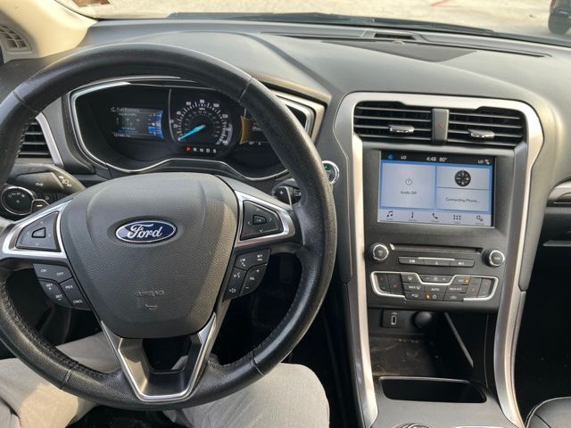 Used 2018 Shadow Black Ford SE image 9