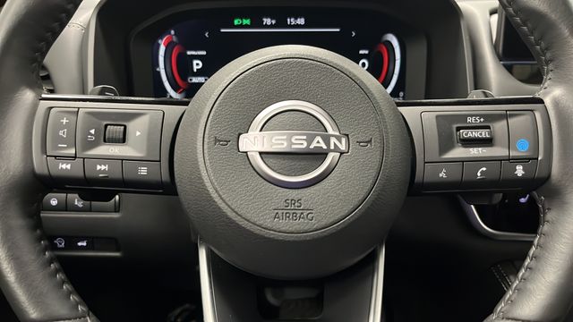 Used 2024 Super Black Nissan Platinum image 17