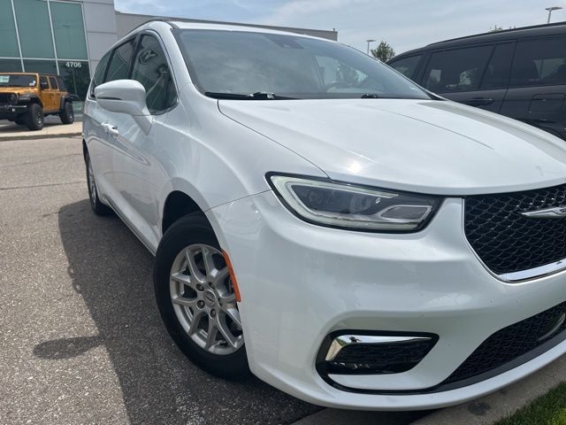 2022 Chrysler Pacifica Touring L - Bright White Clearcoat exterior view 1