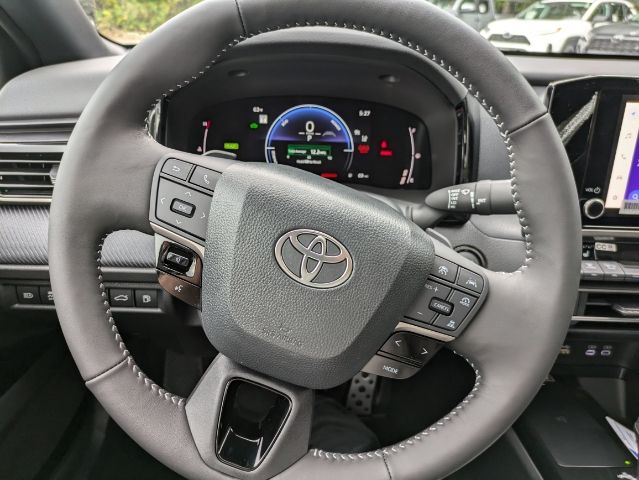 2025 Toyota Camry SE 18