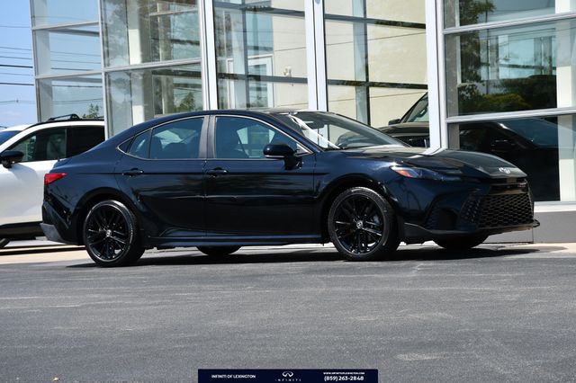 2025 Toyota Camry SE FWD