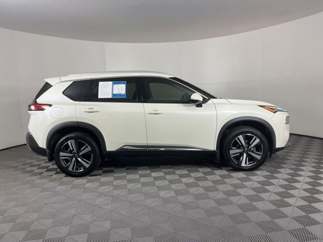 2021 Pearl White Tricoat Nissan Rogue SL FWD SUV