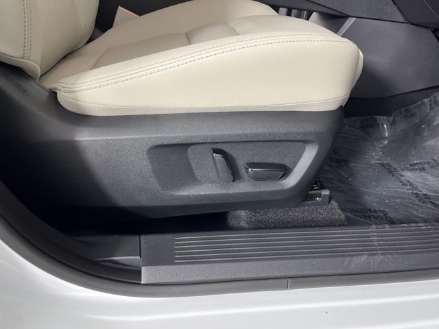 2025 Everest White Pearl Nissan Rogue SL FWD SUV