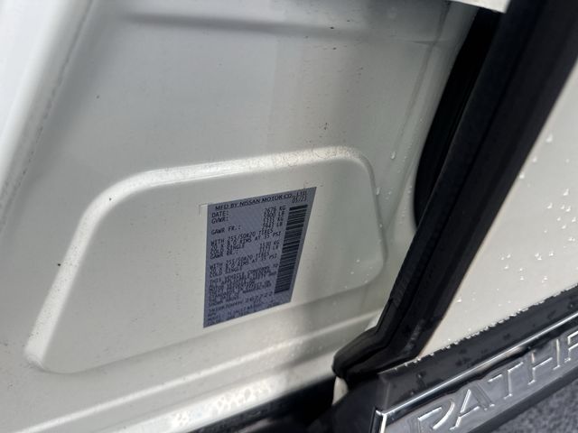 Used 2023 White Nissan Platinum image 40