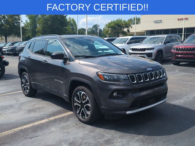 Used 2024  Jeep Limited image 7