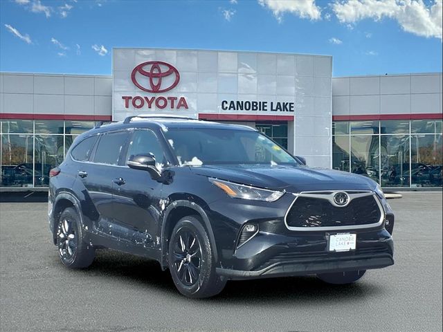 2023 Toyota Highlander XLE's photo