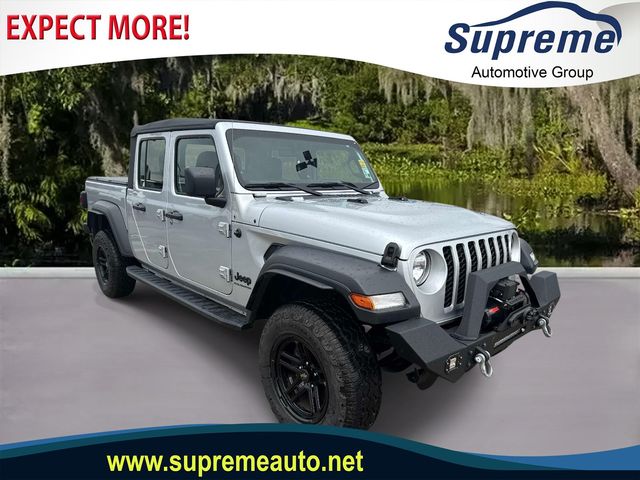 Silver Zynith Clearcoat 2023 Jeep Gladiator Pickup Truck Four-Wheel Drive 6-Speed Manual