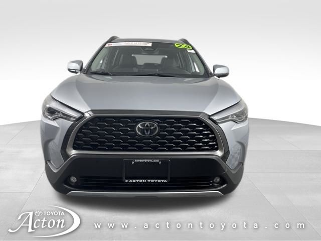 View vehicle photo 3