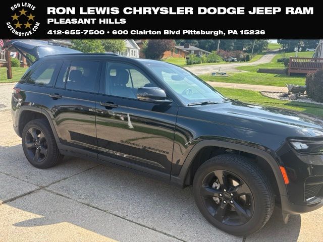 Diamond Black Crystal Pearlcoat 2023 Jeep Grand Cherokee SUV / Crossover Four-Wheel Drive 8-Speed Automatic