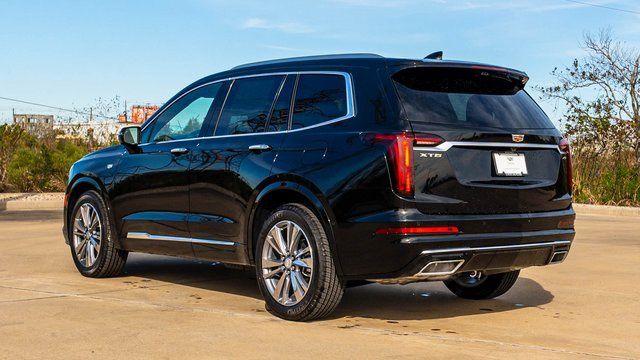 2025 Cadillac XT6 Premium Luxury - 4