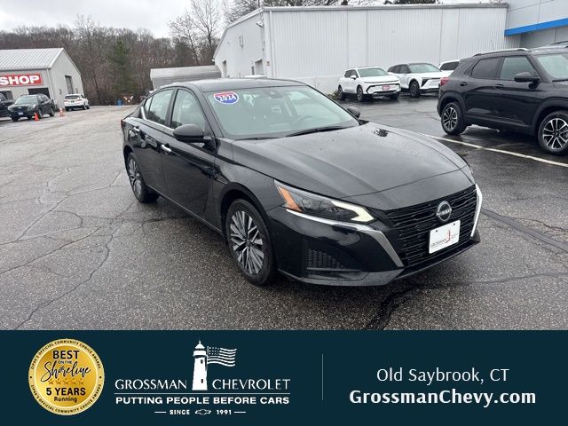 Super Black Clearcoat 2024 Nissan Altima 2.5 SV AWD Sedan All-Wheel Drive Continuously Variable Transmission