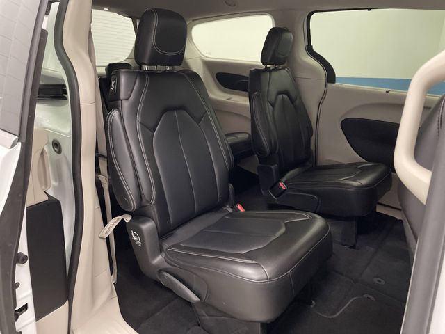 2023 Chrysler Pacifica Touring L photo