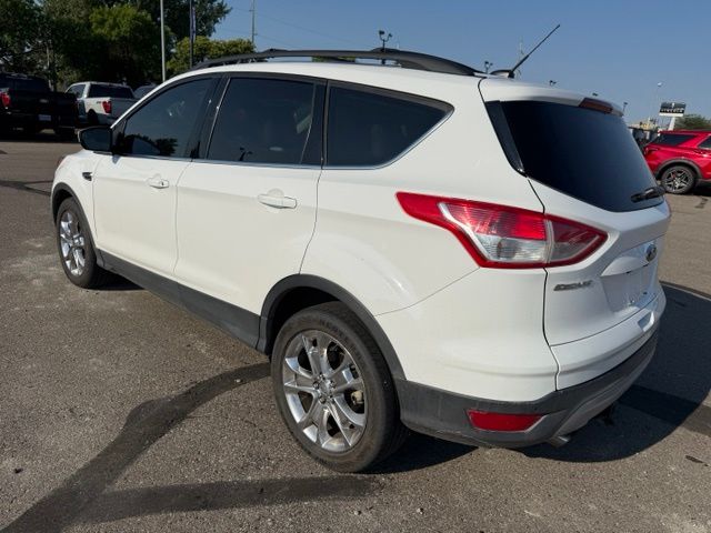 2015 Oxford White Ford Escape SE FWD SUV