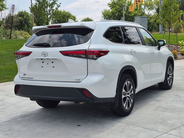 2023 Toyota Highlander - Image 5