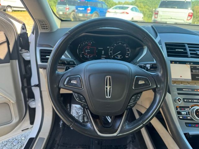 Used 2017 White Lincoln Reserve image 16