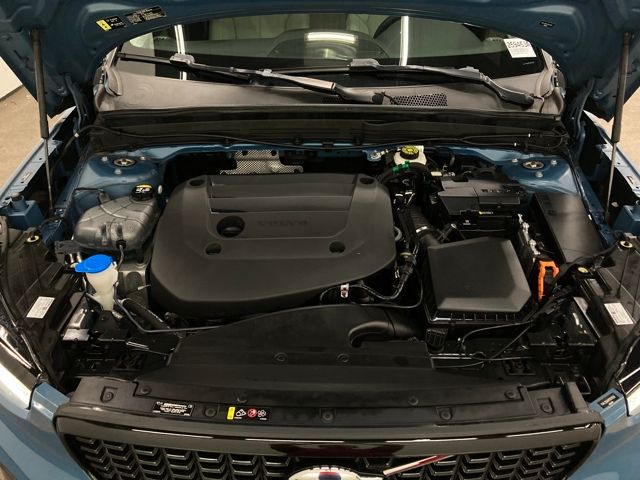 2023 Volvo XC40 B5 Plus Dark Theme