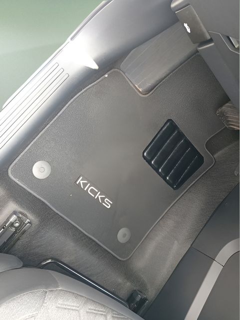 Used 2025 Nissan Kicks SUV