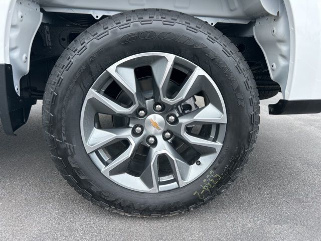 2025 Chevrolet Silverado 1500 LT photo